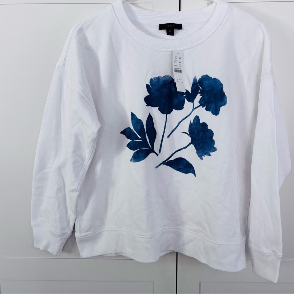 Elegant White Sweatshirt with Blue Floral Design